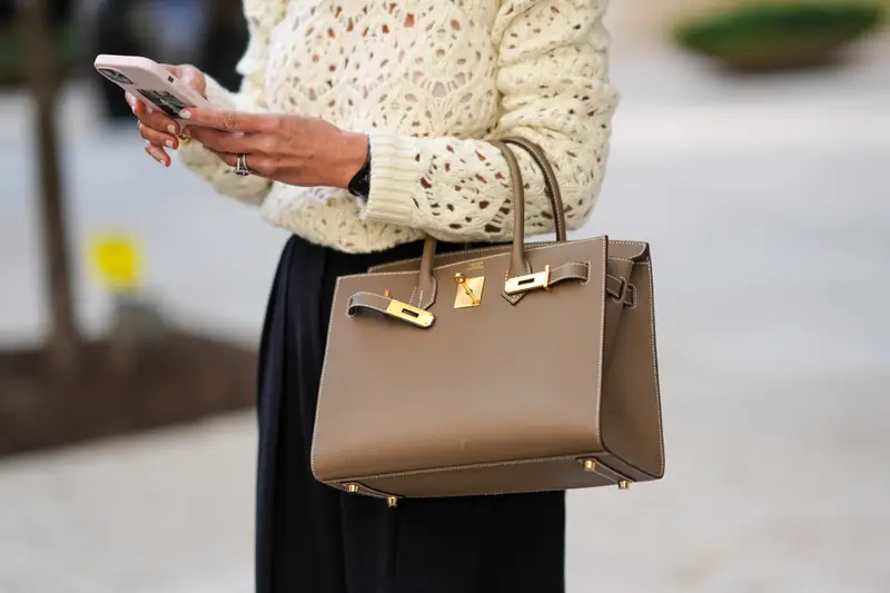 Elevating Your Look with a Classic Shoulder Bag