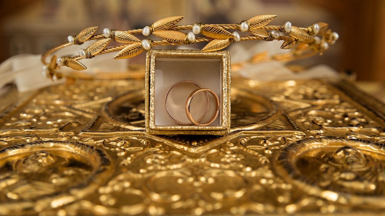 How to Maximize Value When Selling Old Gold Jewelry Items in Gold Markets
