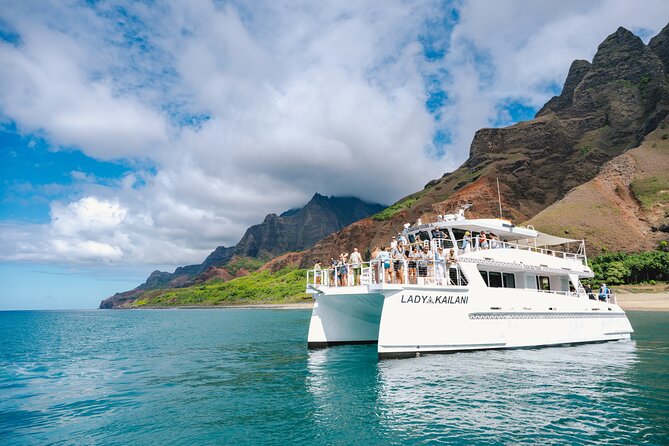 Unique Experiences That Come with the Closest Boat Tour to Na Pali Coast